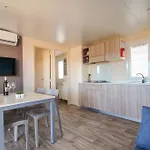 假日公园 里维埃拉活动房屋假日公园 4*